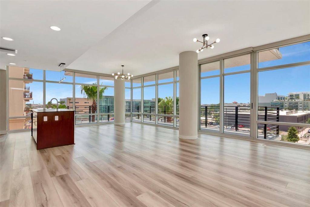 Image 12 of property listing at 1208 E KENNEDY BOULEVARD 419, Tampa, FL 33602