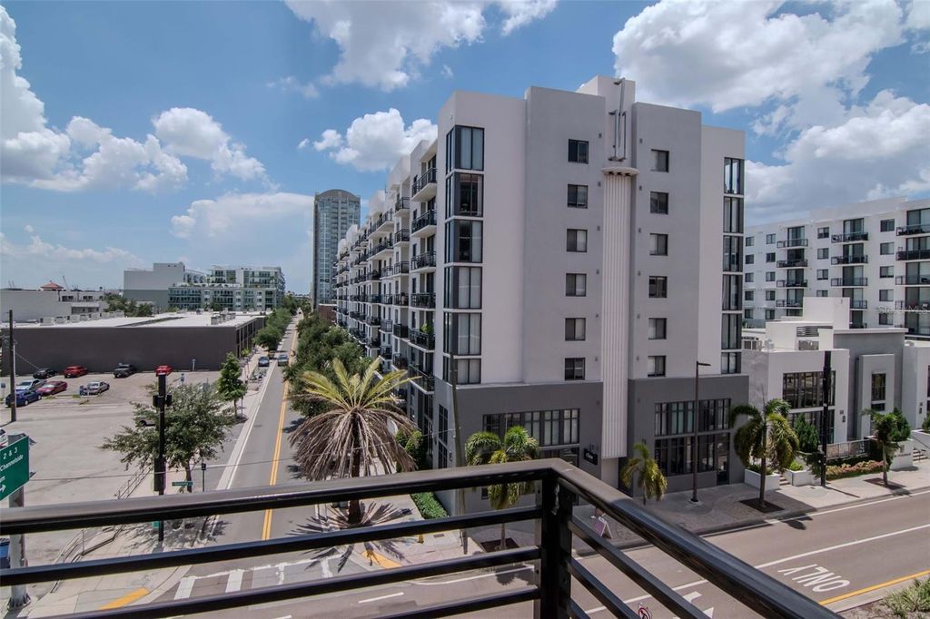 Image 18 of property listing at 1208 E KENNEDY BOULEVARD 419, Tampa, FL 33602