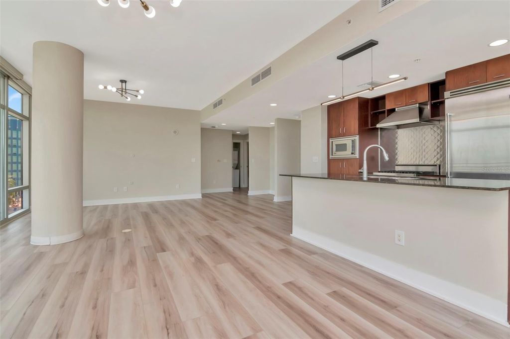 Image 28 of property listing at 1208 E KENNEDY BOULEVARD 419, Tampa, FL 33602