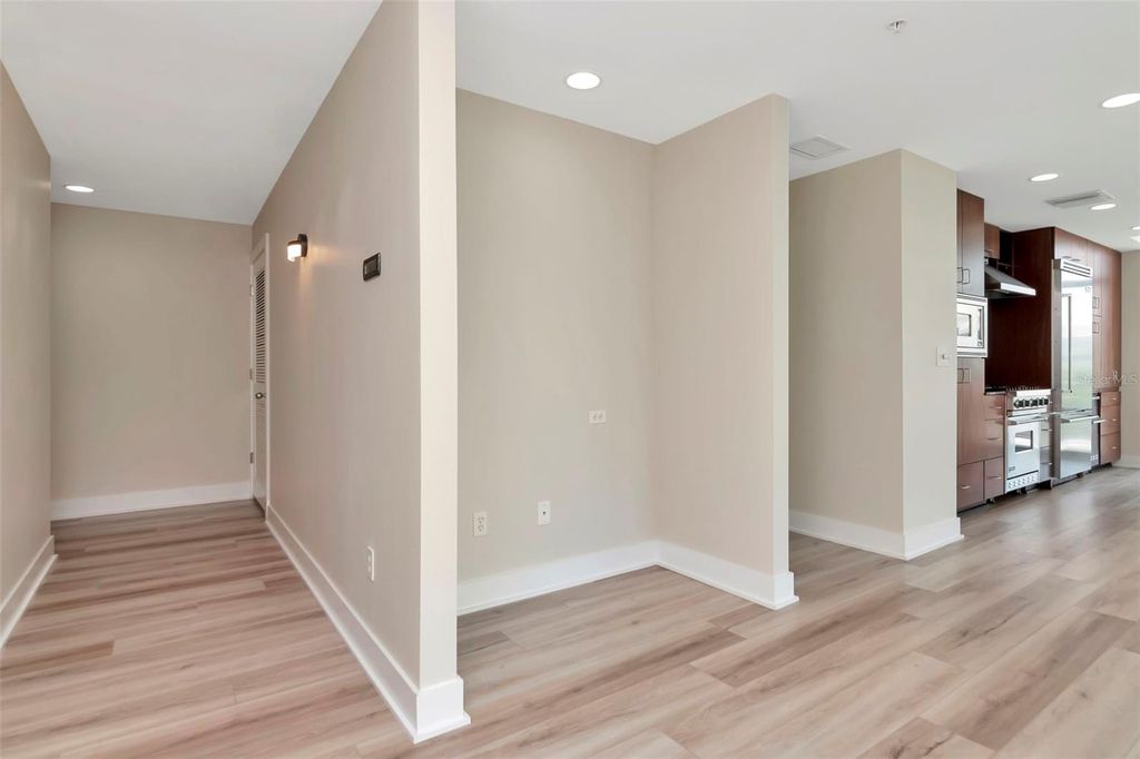 Image 30 of property listing at 1208 E KENNEDY BOULEVARD 419, Tampa, FL 33602