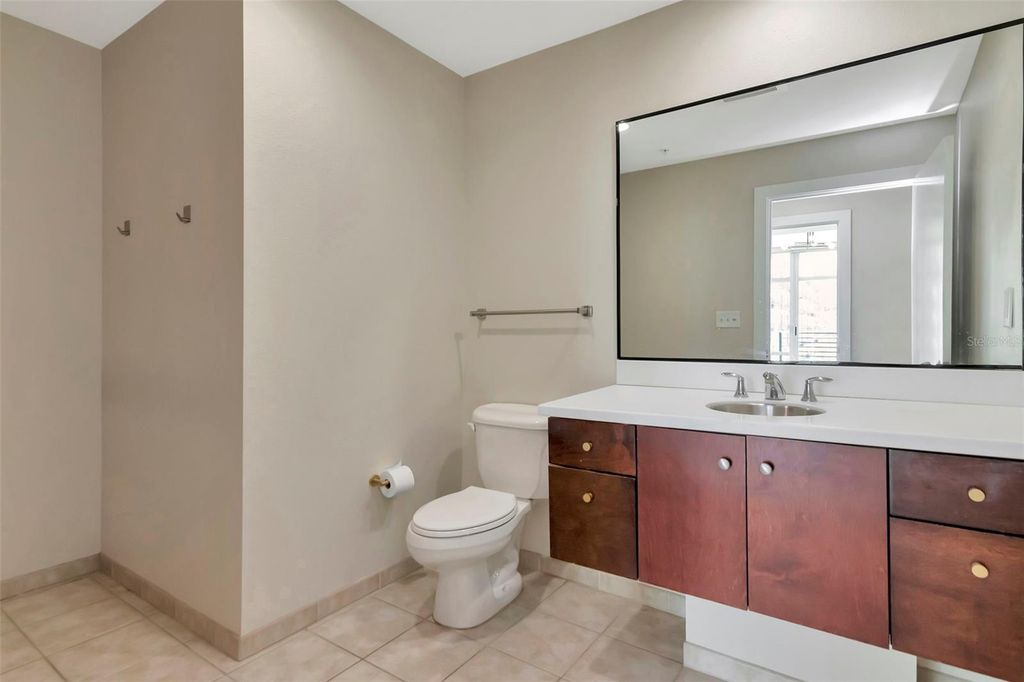 Image 41 of property listing at 1208 E KENNEDY BOULEVARD 419, Tampa, FL 33602