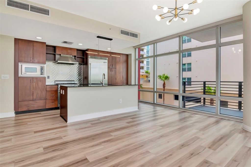 Image 8 of property listing at 1208 E KENNEDY BOULEVARD 419, Tampa, FL 33602