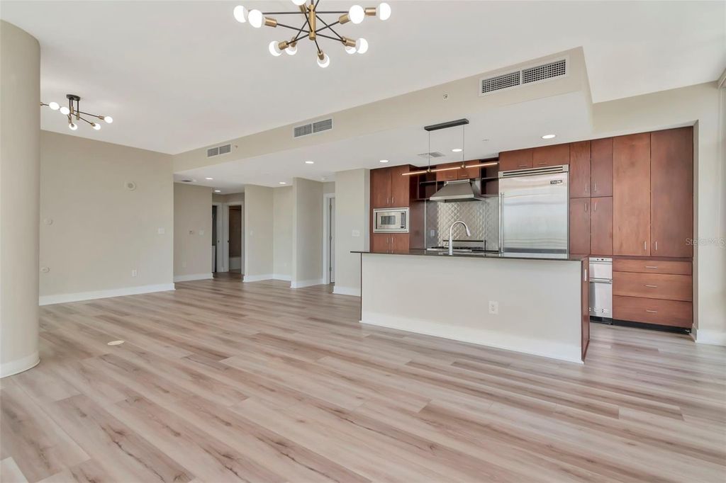 Image 9 of property listing at 1208 E KENNEDY BOULEVARD 419, Tampa, FL 33602