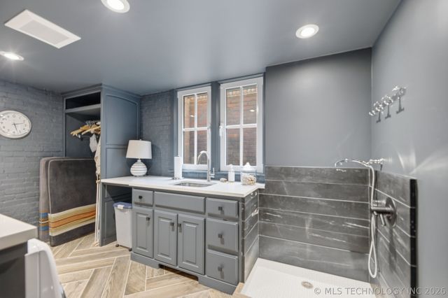 2116 S Peoria Avenue, Tulsa, OK 74114