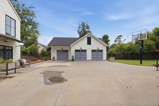 2116 S Peoria Avenue, Tulsa, OK 74114