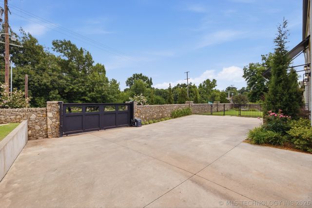 2116 S Peoria Avenue, Tulsa, OK 74114