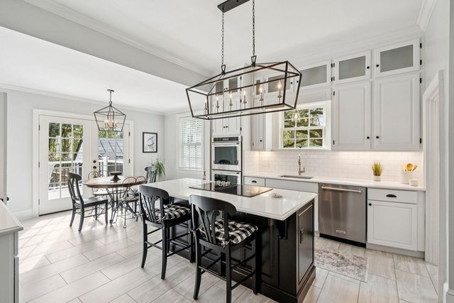 111 E Carolina Avenue, Summerville, SC 29483