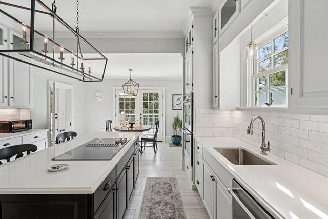 111 E Carolina Avenue, Summerville, SC 29483