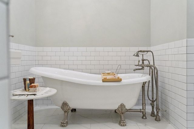 111 E Carolina Avenue, Summerville, SC 29483