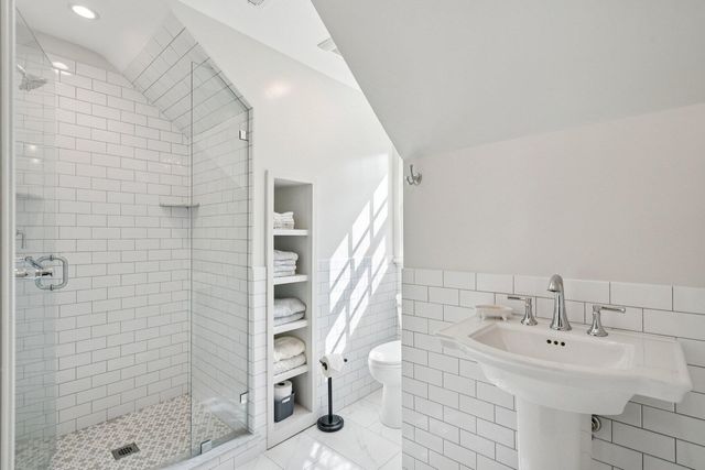 111 E Carolina Avenue, Summerville, SC 29483