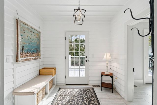 111 E Carolina Avenue, Summerville, SC 29483