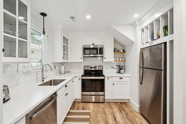 111 E Carolina Avenue, Summerville, SC 29483