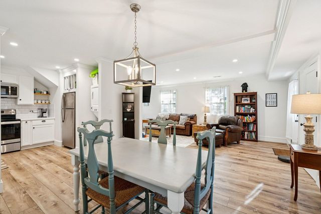 111 E Carolina Avenue, Summerville, SC 29483