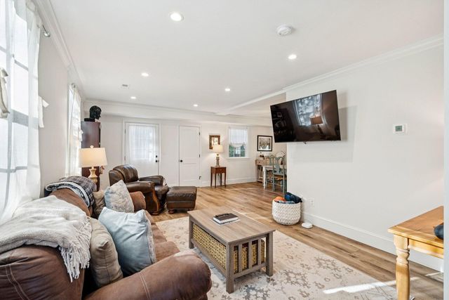 111 E Carolina Avenue, Summerville, SC 29483