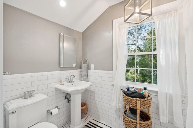 111 E Carolina Avenue, Summerville, SC 29483