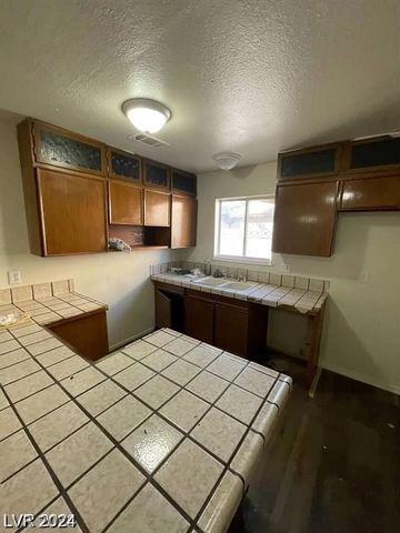 3955 Ventura Way, Las Vegas, NV 89121