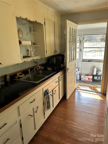 2812 Bald Mountain Road, Burnsville, NC 28714