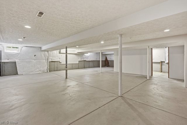 18269 River Valley Boulevard, North Royalton, OH 44133