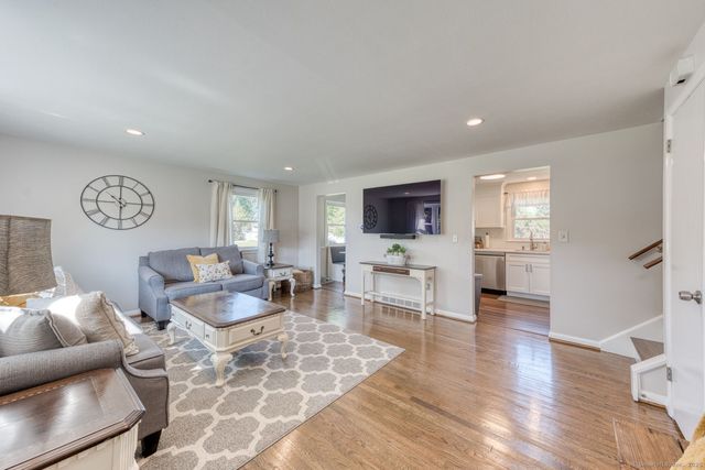 49 Lancaster Road, Glastonbury, CT 06033