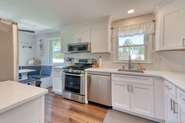 49 Lancaster Road, Glastonbury, CT 06033