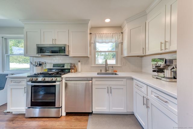 49 Lancaster Road, Glastonbury, CT 06033