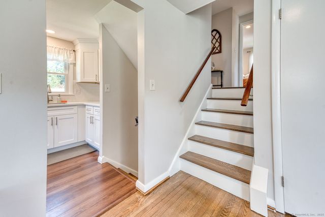 49 Lancaster Road, Glastonbury, CT 06033