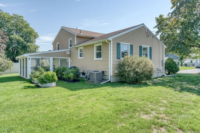 49 Lancaster Road, Glastonbury, CT 06033