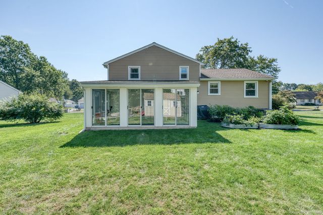 49 Lancaster Road, Glastonbury, CT 06033
