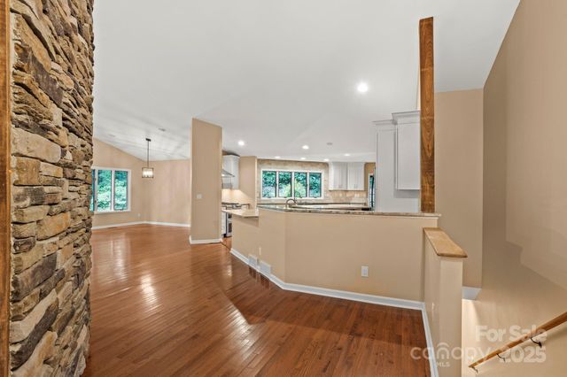 35 Mountain Lake Drive, Hendersonville, NC 28739