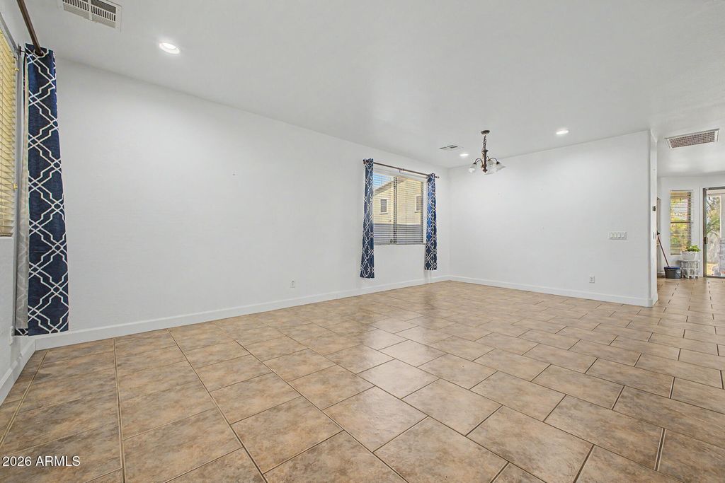 Image 12 of property listing at 133 N 109TH Drive, Avondale, AZ 85323