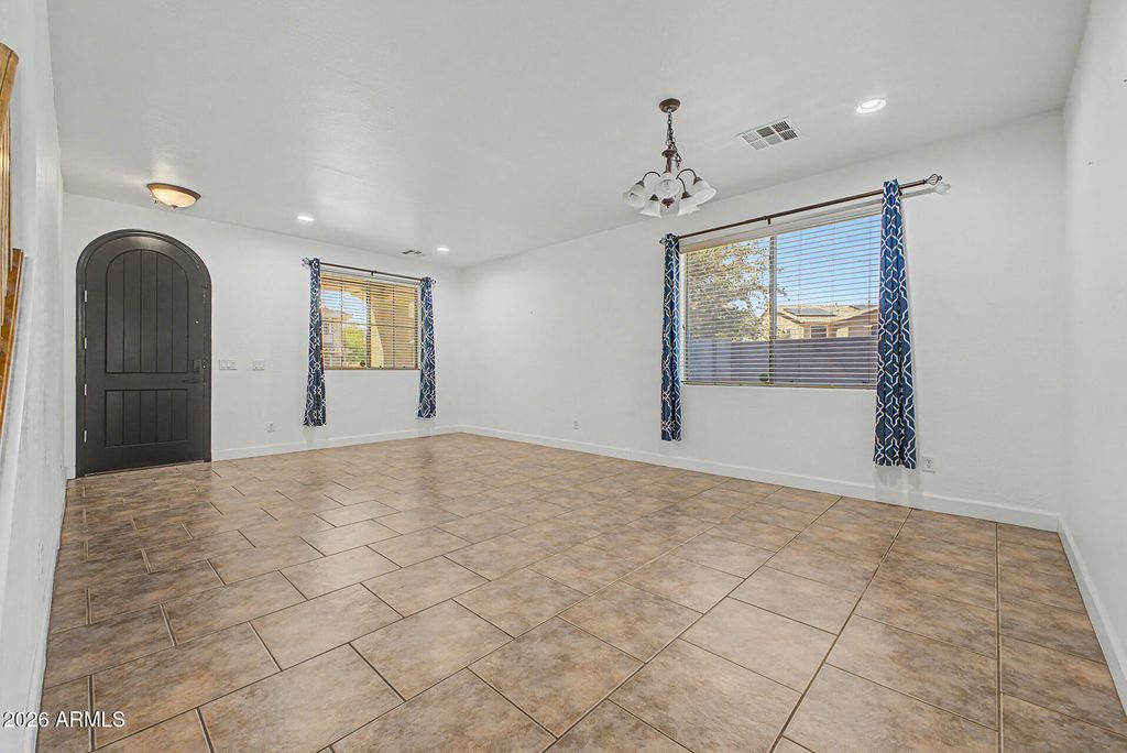 Image 15 of property listing at 133 N 109TH Drive, Avondale, AZ 85323