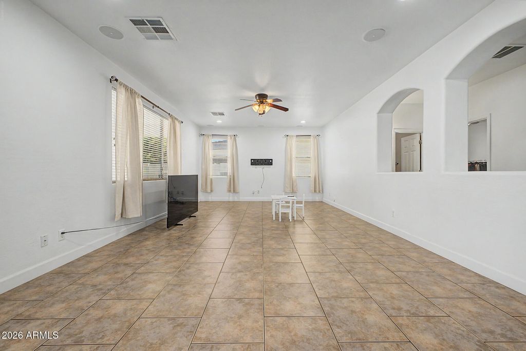Image 17 of property listing at 133 N 109TH Drive, Avondale, AZ 85323