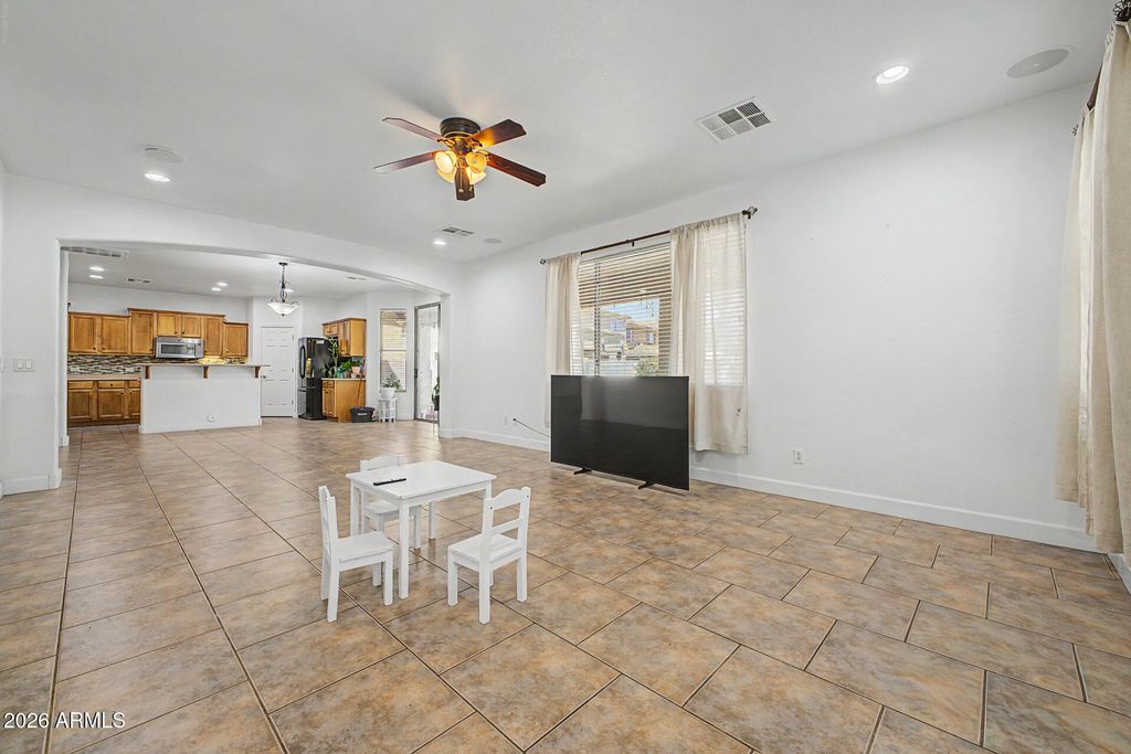 Image 18 of property listing at 133 N 109TH Drive, Avondale, AZ 85323