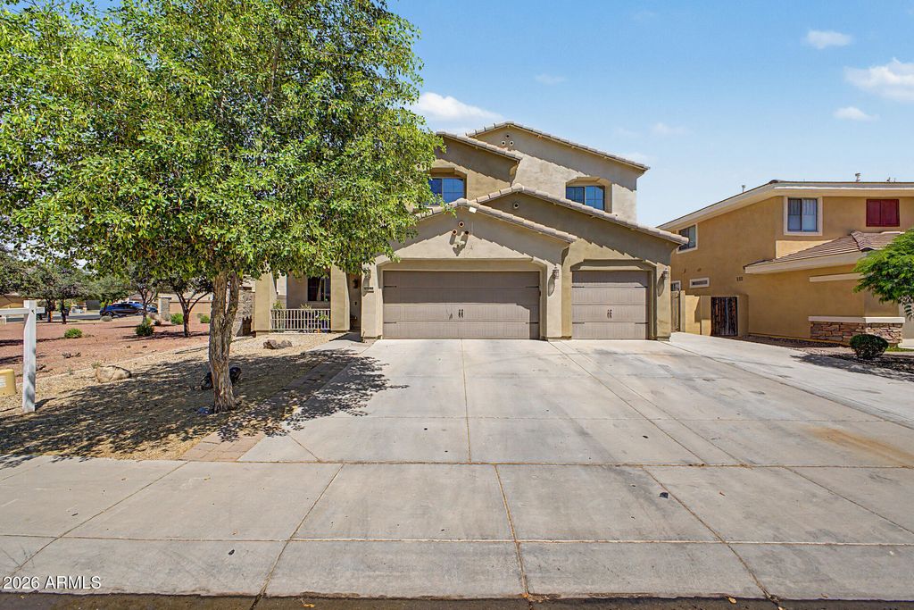 Image 4 of property listing at 133 N 109TH Drive, Avondale, AZ 85323