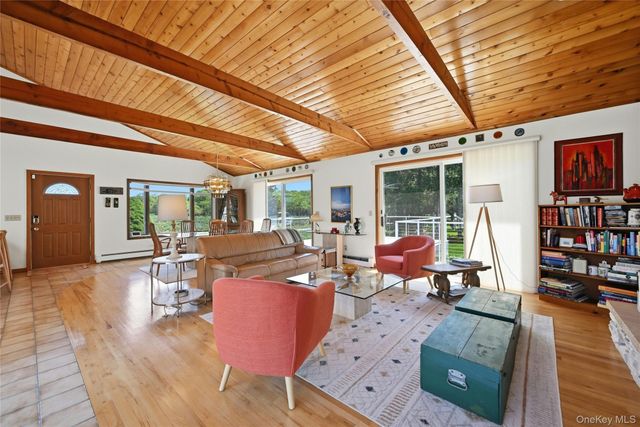930 Cedar Lane, East Marion, NY 11939