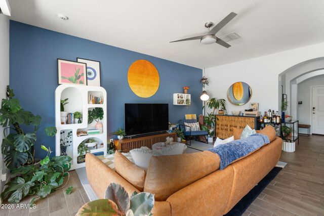 735 E GARY Lane, Phoenix, AZ 85042