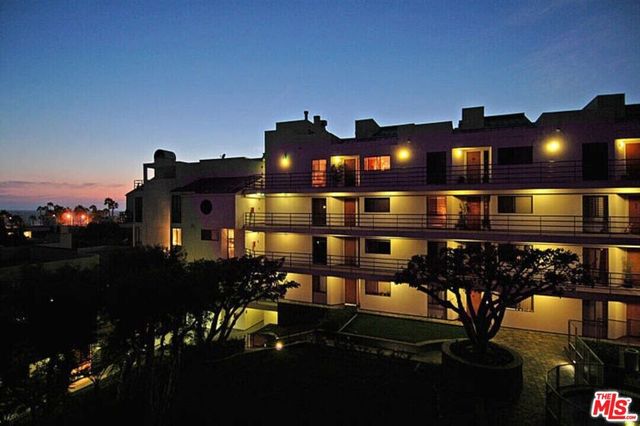 2930 Neilson Way 406, Santa Monica, CA 90405