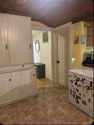 216 S Chapman Street, Chesaning, MI 48616