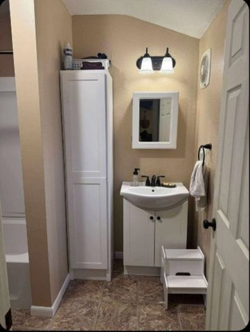 216 S Chapman Street, Chesaning, MI 48616