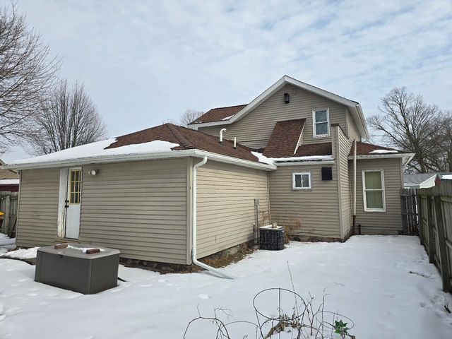 216 S Chapman Street, Chesaning, MI 48616