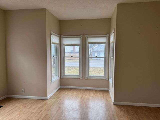 216 S Chapman Street, Chesaning, MI 48616