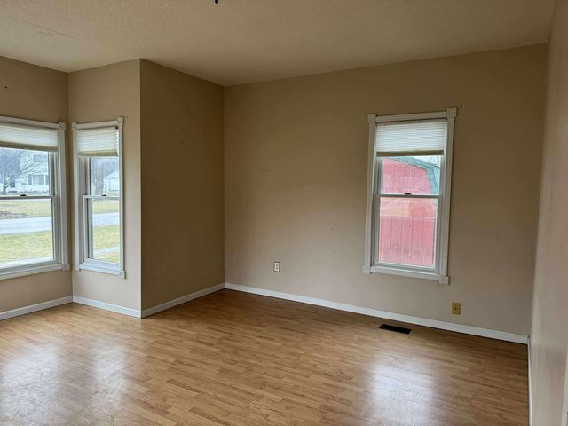 216 S Chapman Street, Chesaning, MI 48616