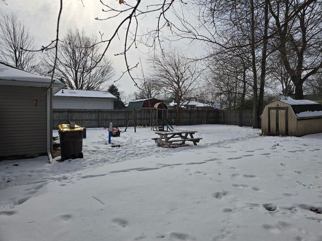 216 S Chapman Street, Chesaning, MI 48616