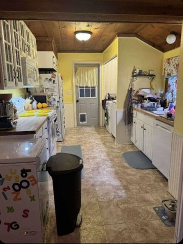 216 S Chapman Street, Chesaning, MI 48616