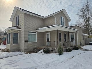 216 S Chapman Street, Chesaning, MI 48616