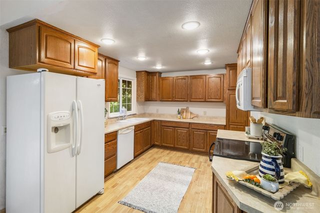 3840 NE Iverson Road, Poulsbo, WA 98370