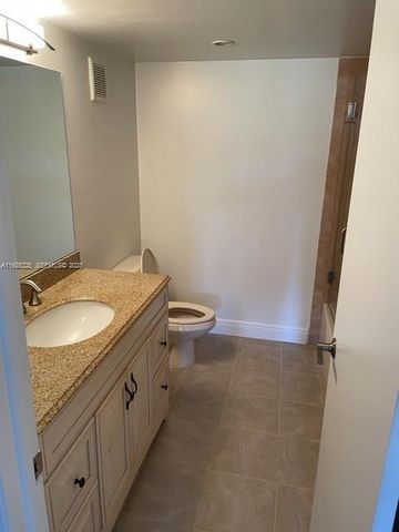 240 Lakeview Dr 312, Weston, FL 33326