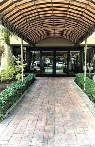 240 Lakeview Dr 312, Weston, FL 33326