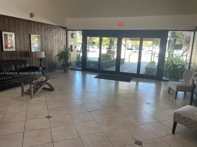 240 Lakeview Dr 312, Weston, FL 33326