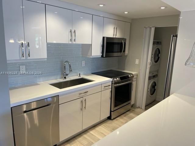 240 Lakeview Dr 312, Weston, FL 33326